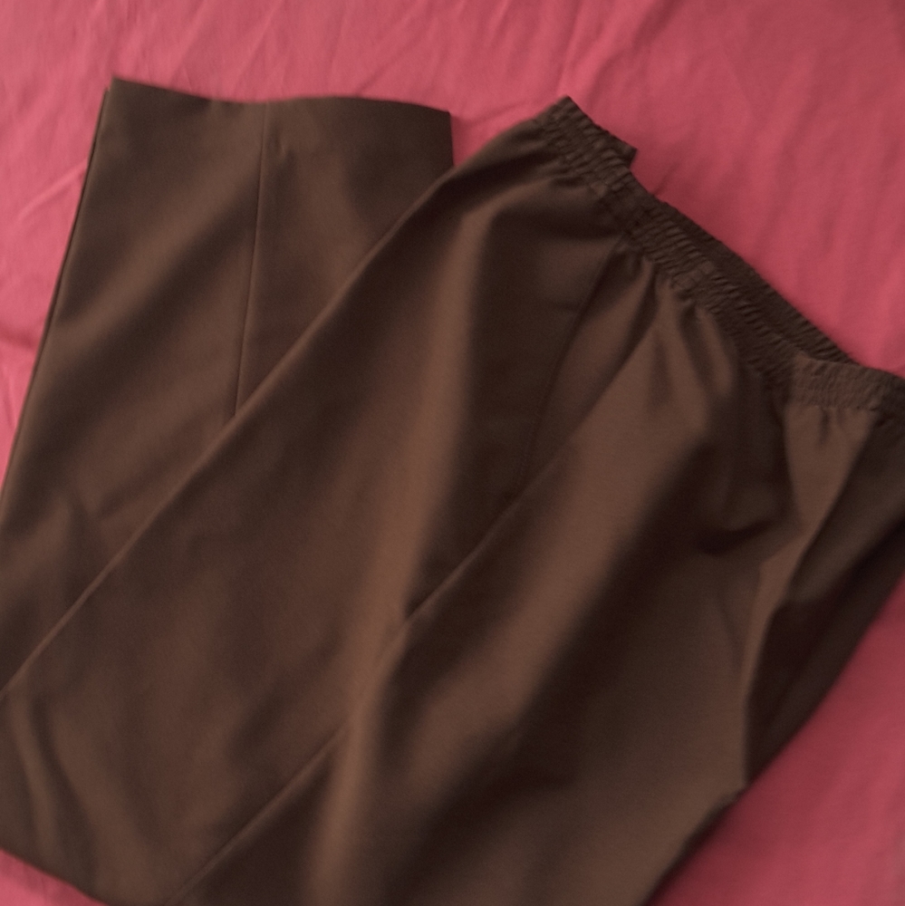 Elastic pants